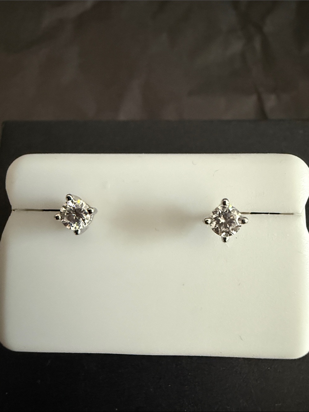 Moissanite.25 carats 3 mm stud earings NWT